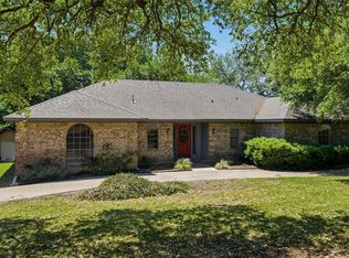 8240 Forest Ridge Dr, Woodway, TX 76712
