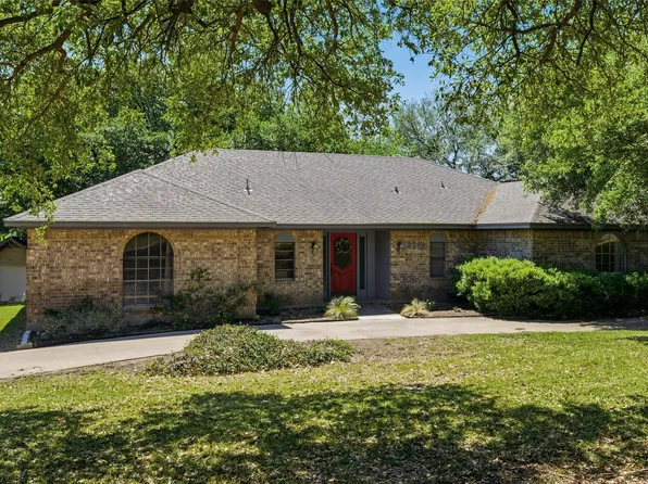 8240 Forest Ridge Dr, Woodway, TX 76712