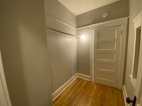 5th image of 630 W Washington St APT 4