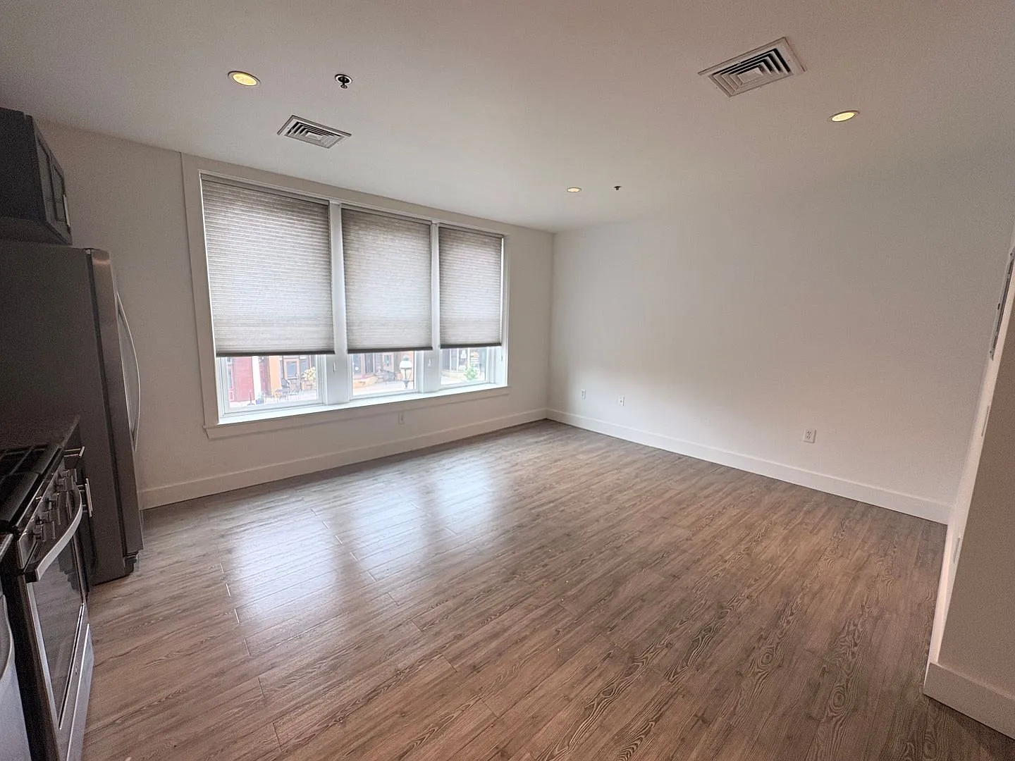9 S Beaver Street, One Bedroom, Great Downtown Location - Move-In Special! Get $500 Off Your Seco... — Photo 3