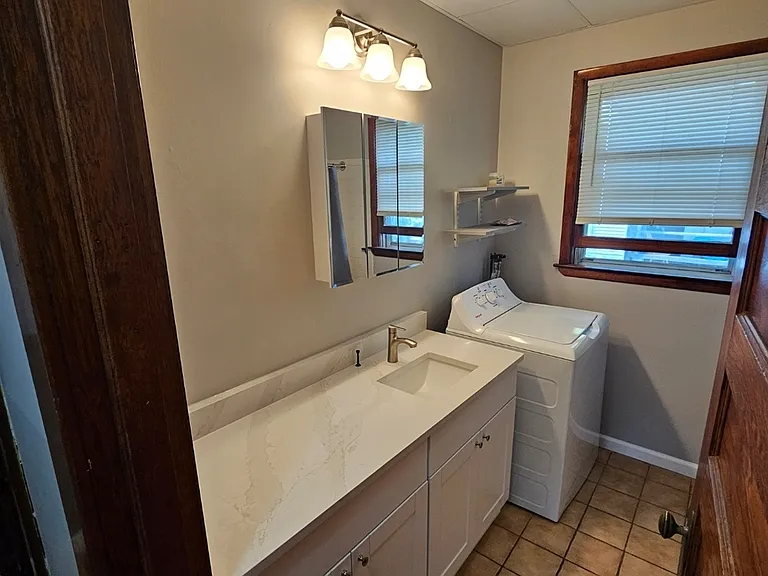 583 Washington Ave — Photo 6