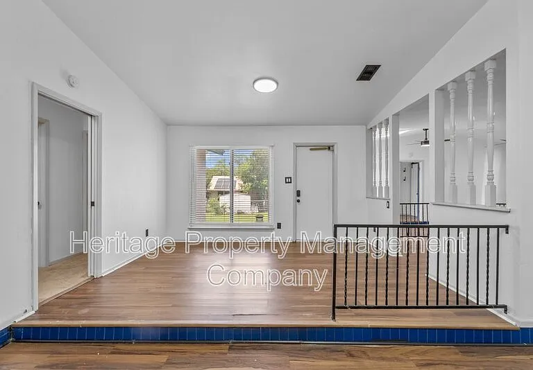 2526 Town Briar St — Photo 9
