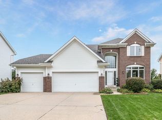 14419 Briarwood Ln, Urbandale, IA 50323