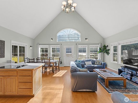 5th image of 481 Maple Grove Road