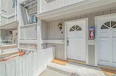 3 bed, 890 sqft, $3,500 — Photo 3
