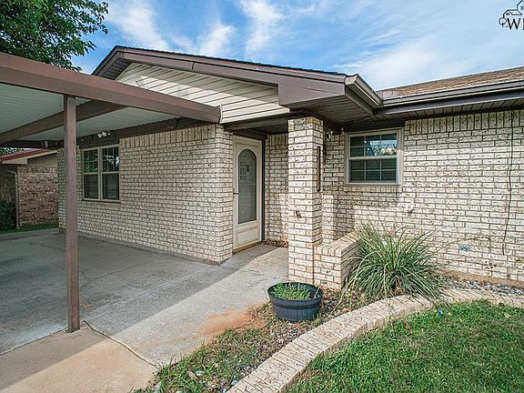 2nd image of 2905 S Bandera Dr
