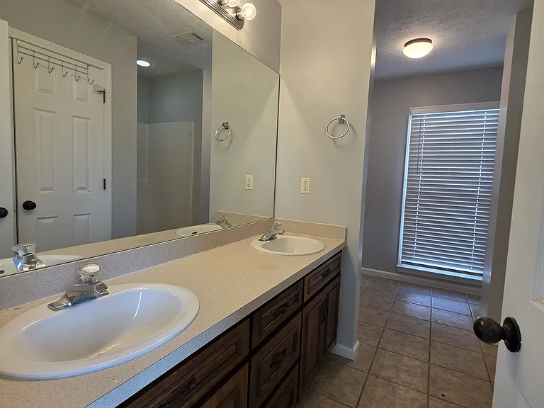 98 Lee Road 2095 — Photo 18