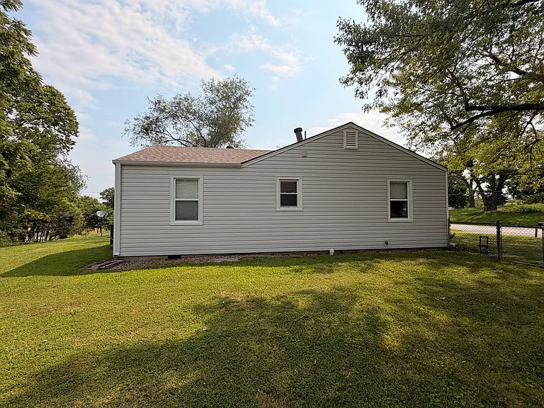 8106 N State Highway 9 — Photo 3