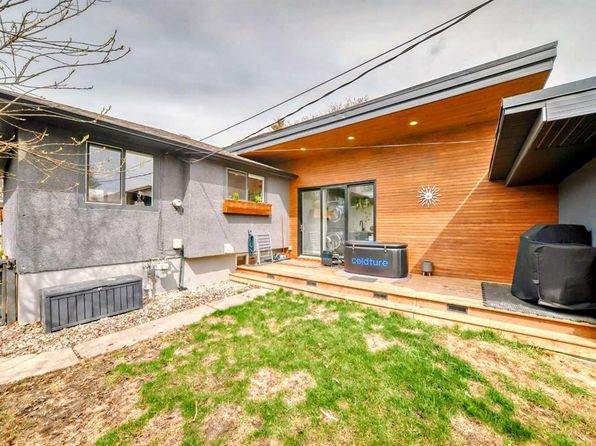 52 W Kentish Dr SW, Calgary, AB T2V 2L3
