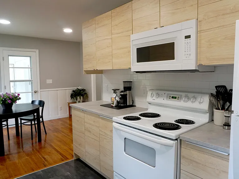 8910 Belleview Ave — Photo 3