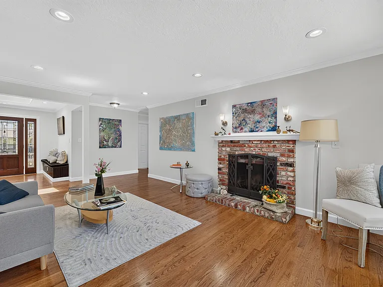 366 Manchester Ave — Photo 24