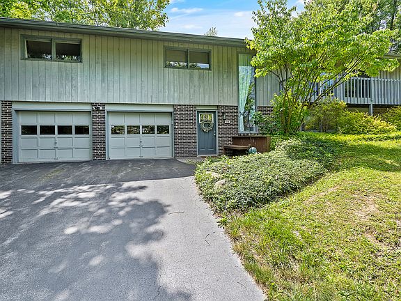 3rd image of 115 Stanwood Ln