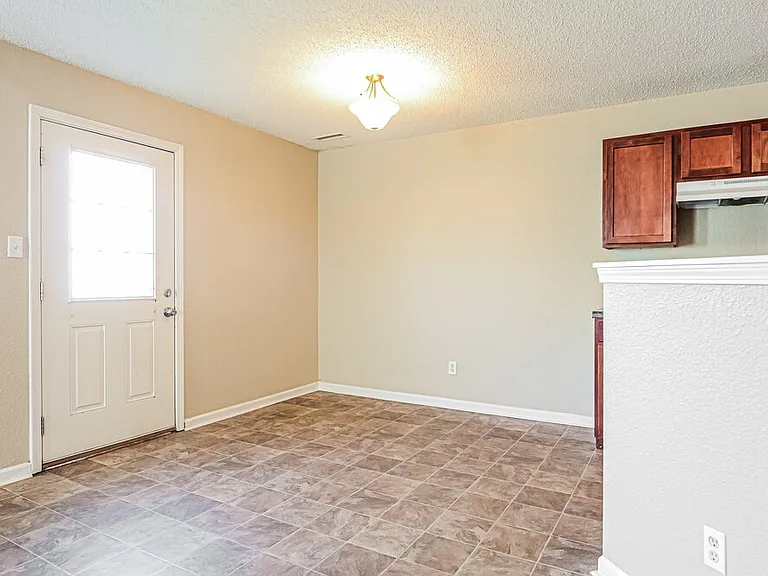 1240 Cutler Ln — Photo 6