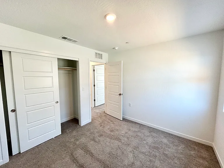 4464 Bellaire Ave — Photo 13