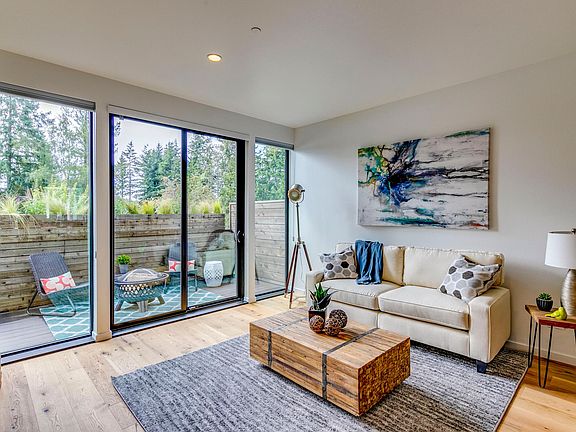 5th image of 405 Madrona Way NE Unit 26