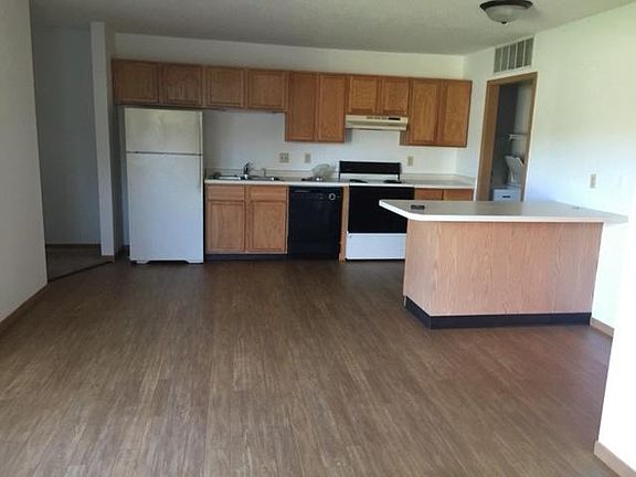5th image of 404 Belisle St