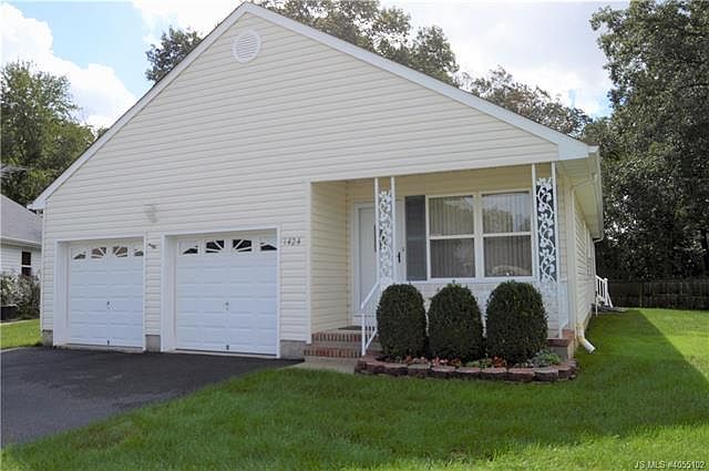 1st image of 1424 Petunia Way S