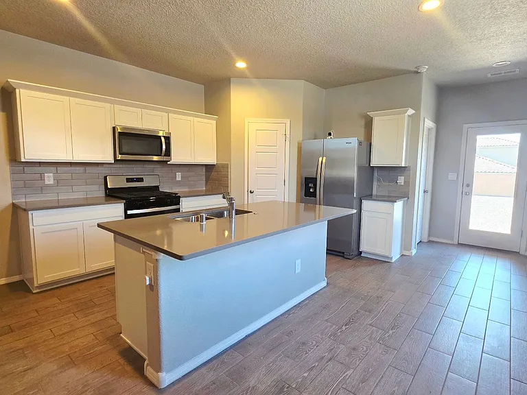 748 Amatista Loop SE — Photo 25