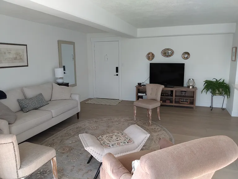 8 E Hillside Ave #408 — Photo 5