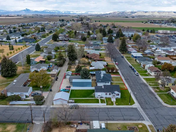 610 Avenue F, Powell, WY 82435