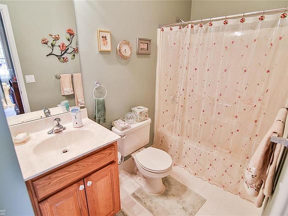 5th image of 63 Moor Dr