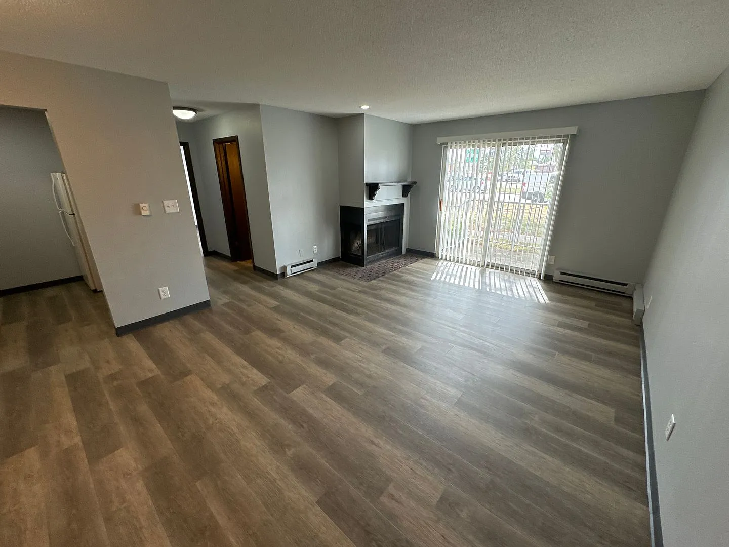 1050 Grand Ave — Photo 2