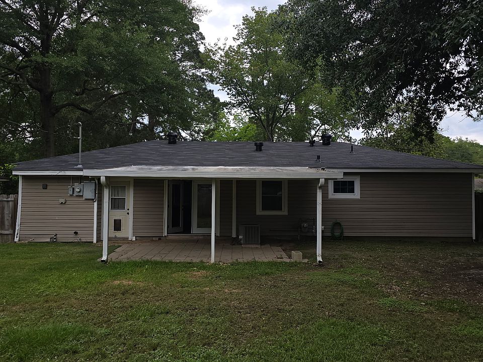 2nd image of 2323 Racine Dr
