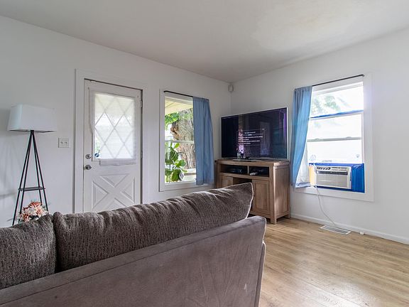 4th image of 2022 Lincolnway E