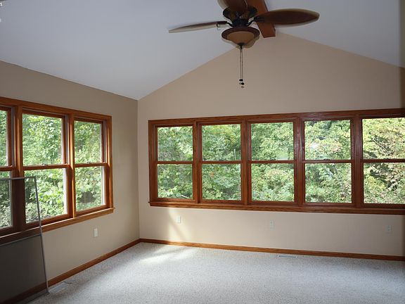 4th image of 24 Ridgewood Dr