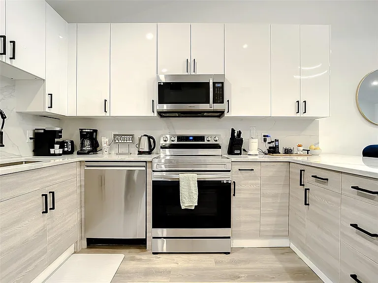 2100 NE 45th St #1 — Photo 9