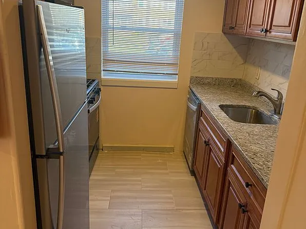 55 Gill Ln APT 55, Iselin, NJ 08830