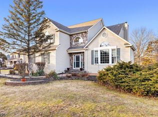2 Polhemus Dr, Hillsborough, NJ 08844