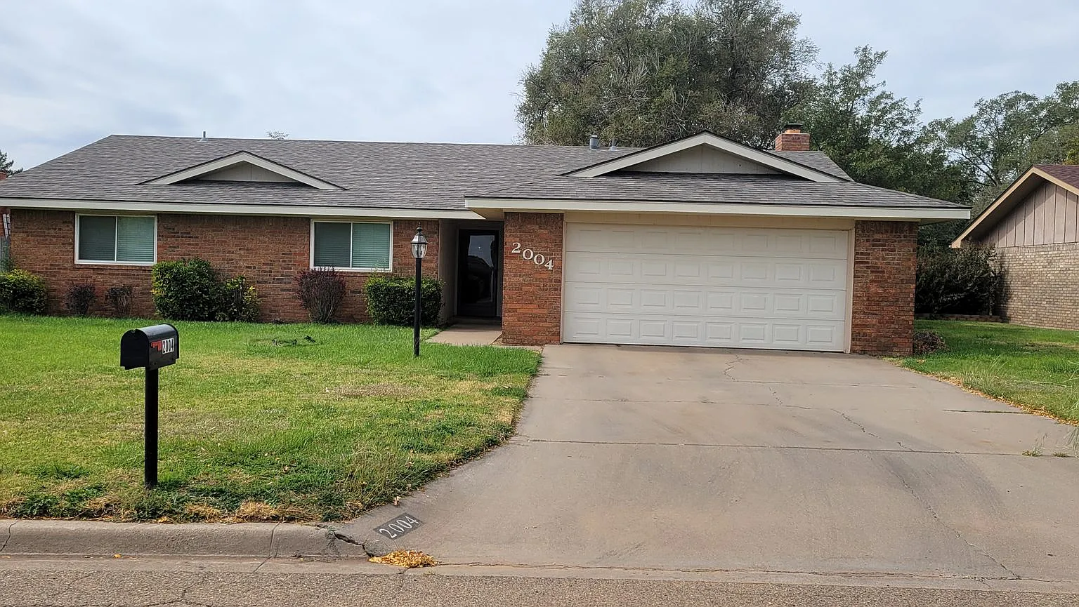 Large Home In Colonial Park — Photo 2
