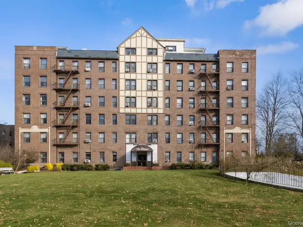 37 Brompton Road #3D, Great Neck, NY 11022