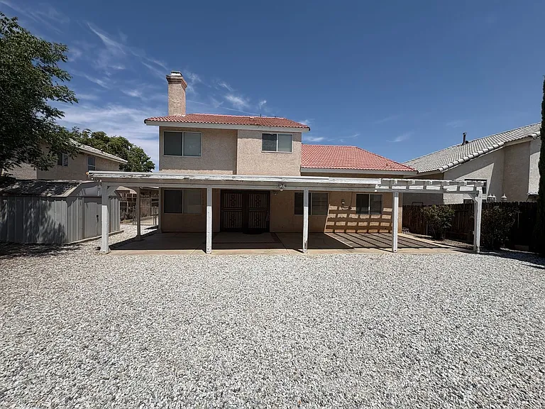 14333 La Crescenta Ave — Photo 2