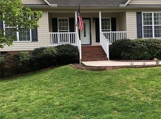 3 Lambeth Dr, Thomasville, NC 27360