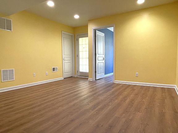 4th image of 268 Baxter Dr