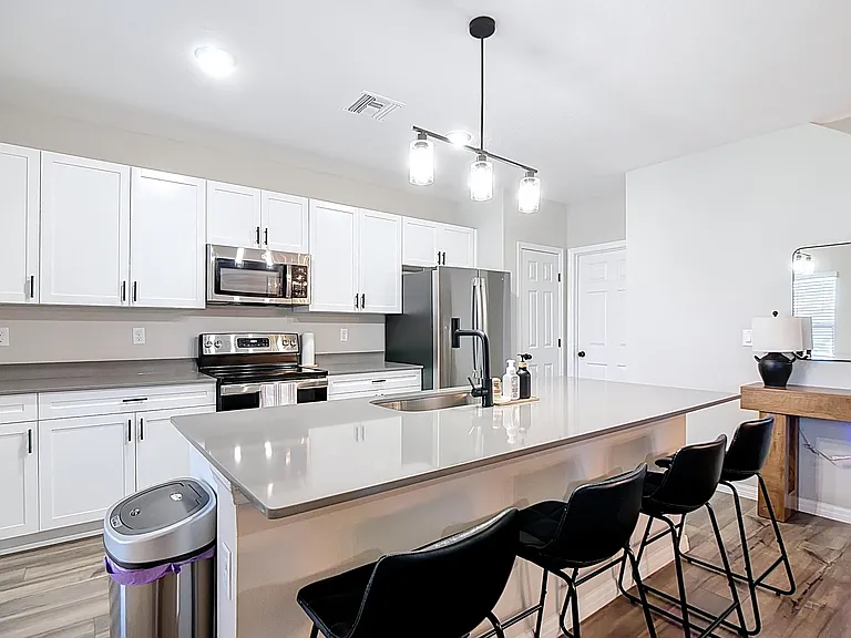 1504 Hummingbird Rd — Photo 4