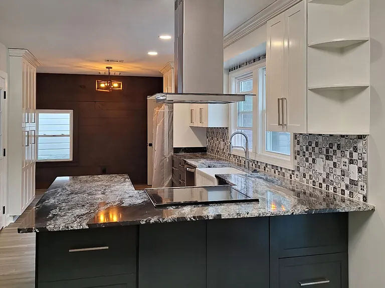 386 Holmes Cir — Photo 6