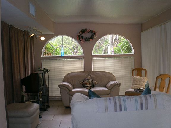 4th image of 4548 Brooksdale Dr