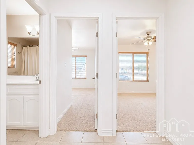 10219 E 34th Ln — Photo 9