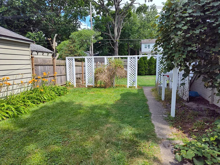 800 W White St — Photo 10