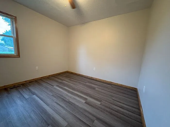 536 N Main St — Photo 7