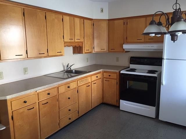 Kitchen - Refrigerator and Stove included