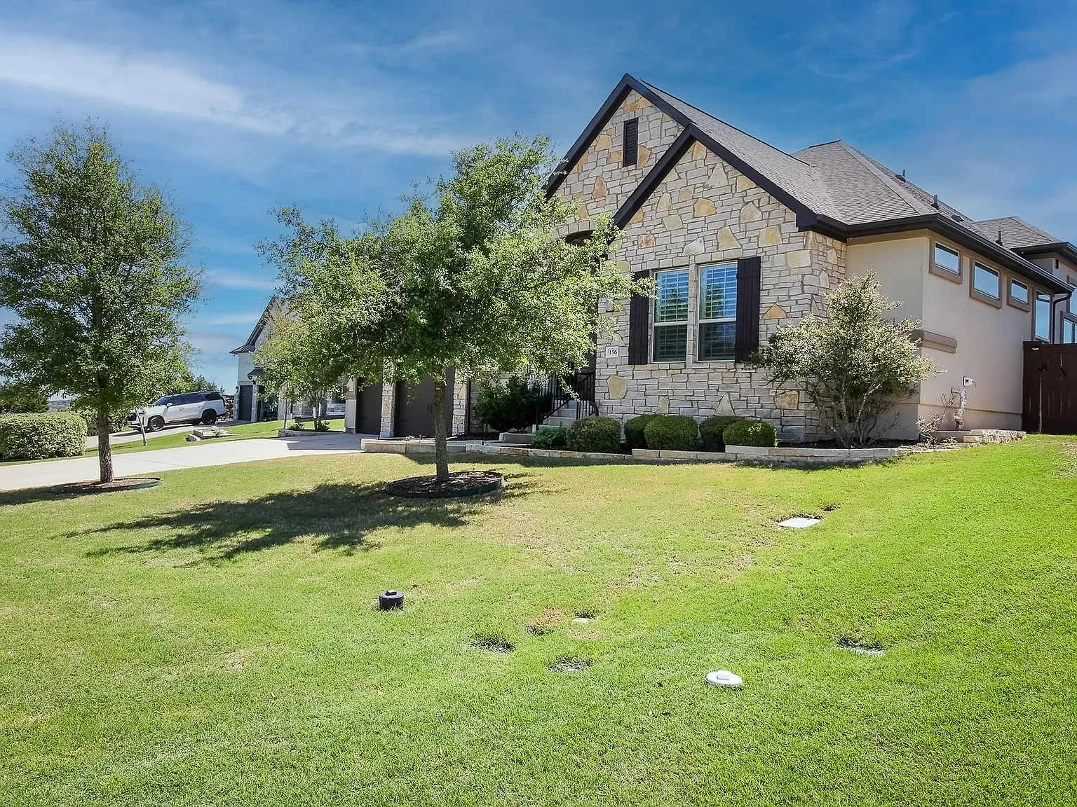 4 bed, 3.5 bath, 3337 sqft, $4,500 — Photo 2