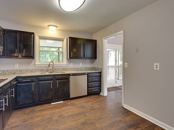 5th image of 303 Taylor St