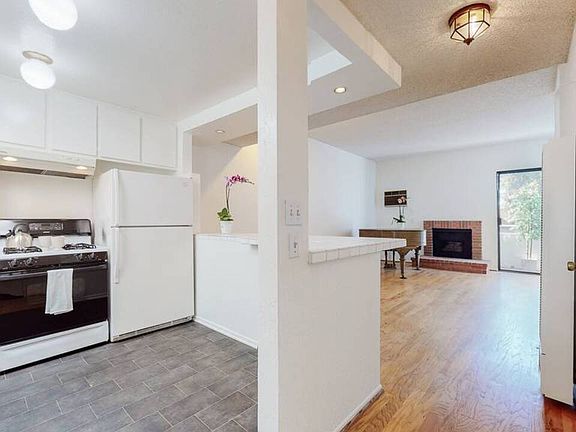 4th image of 3665 Empire Dr APT 8