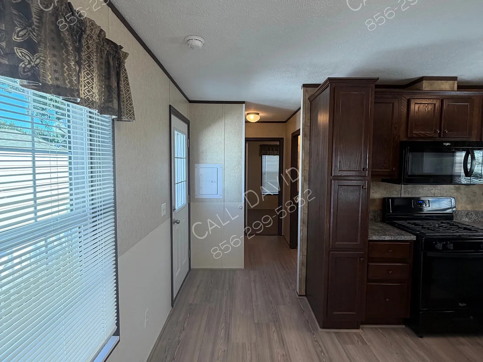 3 bed, 1.5 bath, 924 sqft, $1,675 — Photo 1