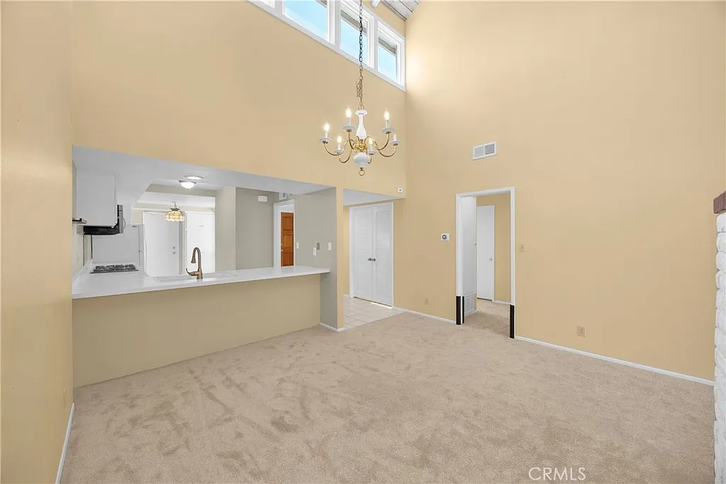 2 bed, 1300 sqft, $4,200 — Photo 4
