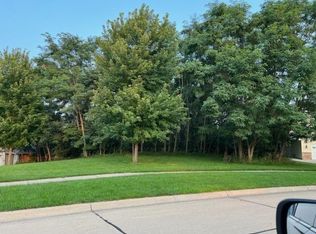 2009 Wedgewood Pl, Coralville, IA 52241